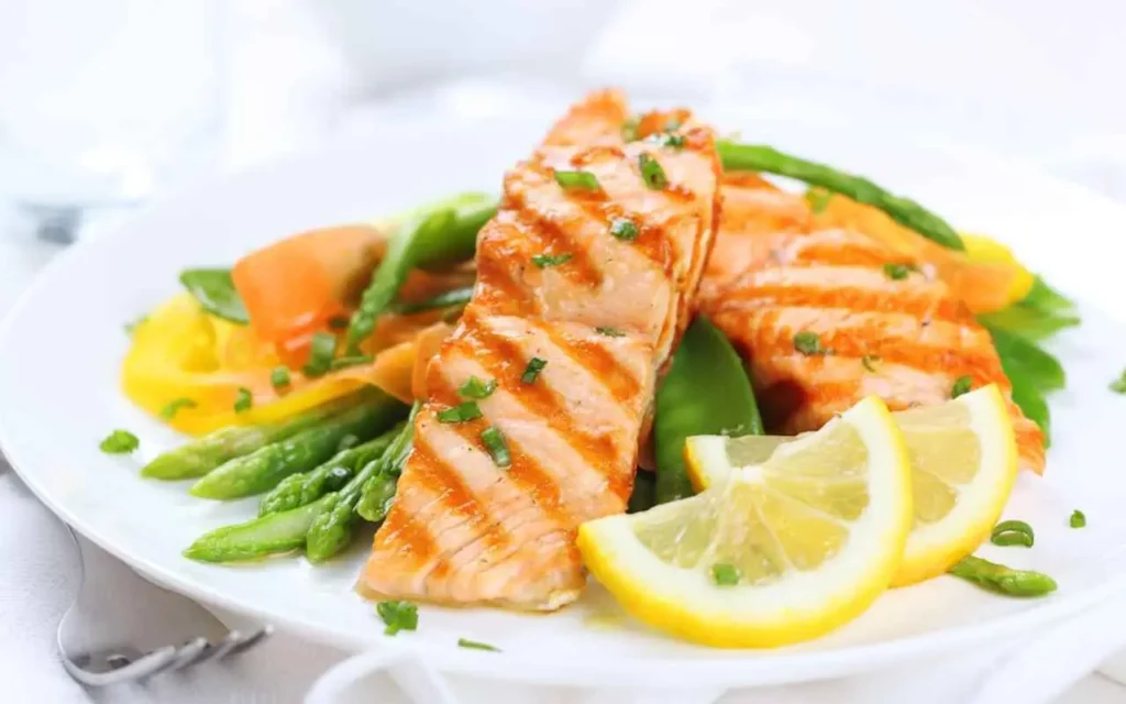 Cosa succede a chi mangia salmone di allevamento? Ecco la risposta Cosa succede a chi mangia salmone di allevamento? Ecco la risposta