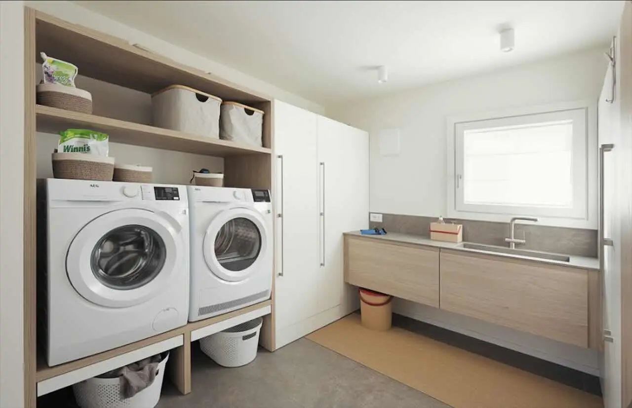 Lavatrice in cucina? Ecco segreto per nascondere tutto e avere una casa da copertina Immagine selezionata