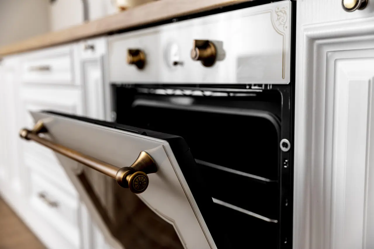 I metodi naturali più efficaci per pulire il forno senza sostanze chimiche Immagine selezionata