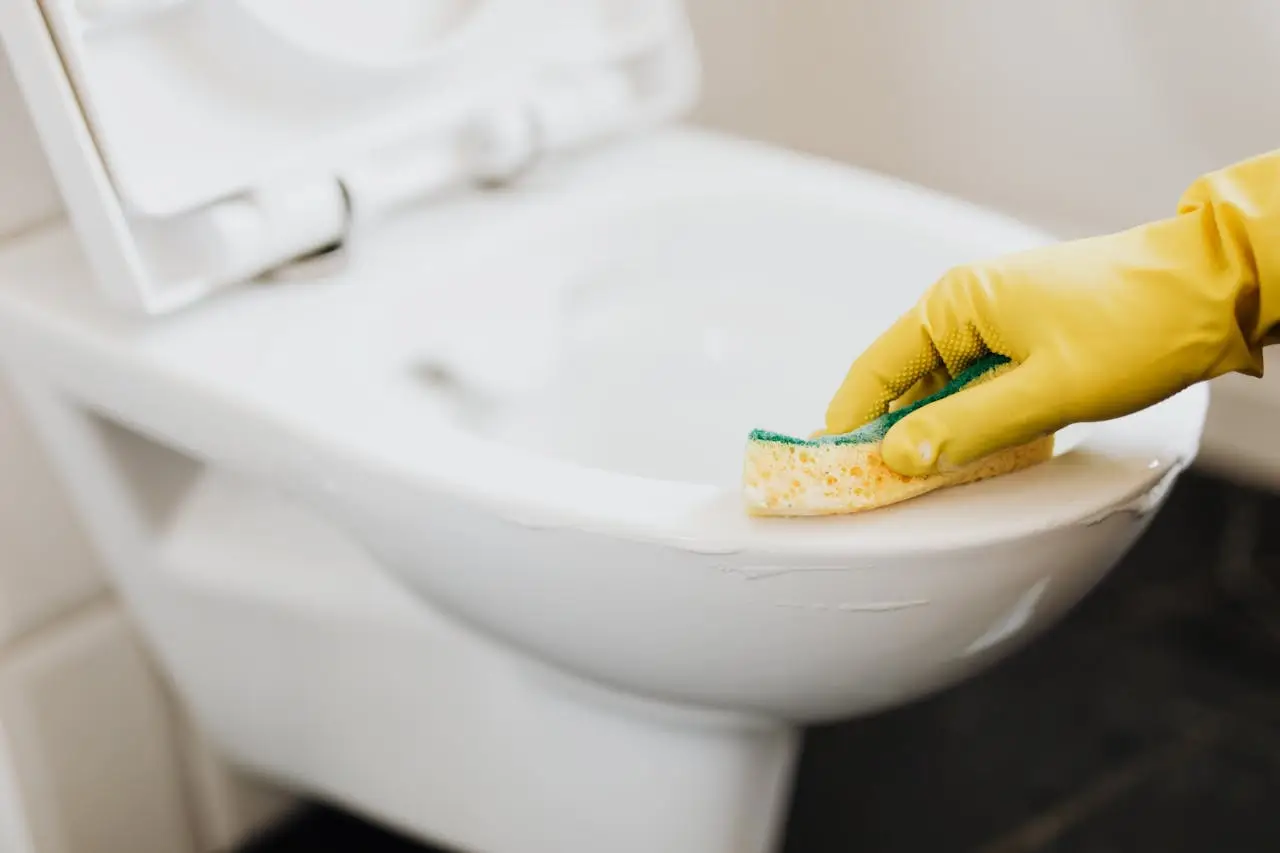 Addio ai trucchi della nonna: ecco la soluzione definitiva contro il calcare in bagno Addio ai trucchi della nonna: ecco la soluzione definitiva contro il calcare in bagno