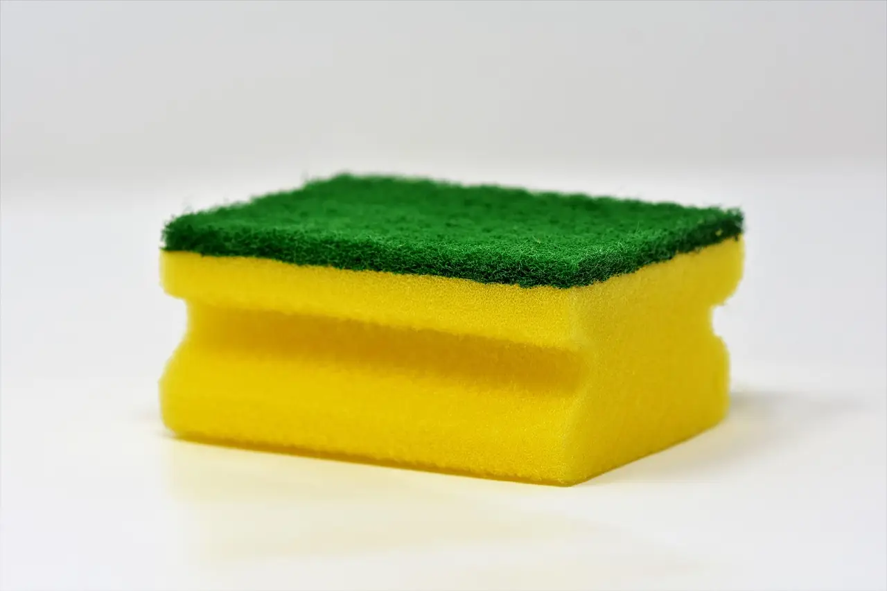 Attenzione a queste superfici, le spugne abrasive possono rovinarle Attenzione a queste superfici, le spugne abrasive possono rovinarle
