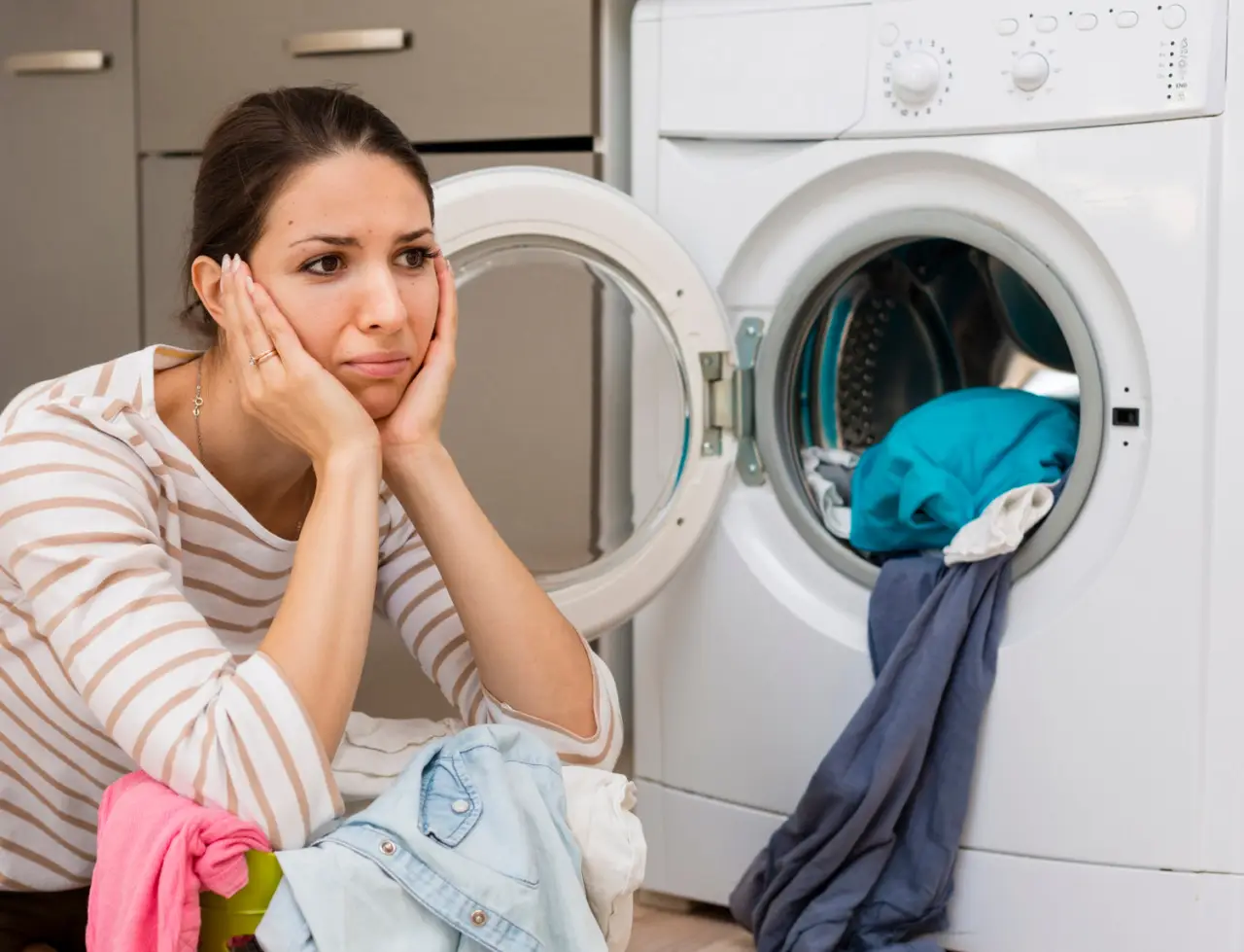 Bucato che puzza dopo il lavaggio: l’errore comune da evitare secondo gli esperti Bucato che puzza dopo il lavaggio: l’errore comune da evitare secondo gli esperti